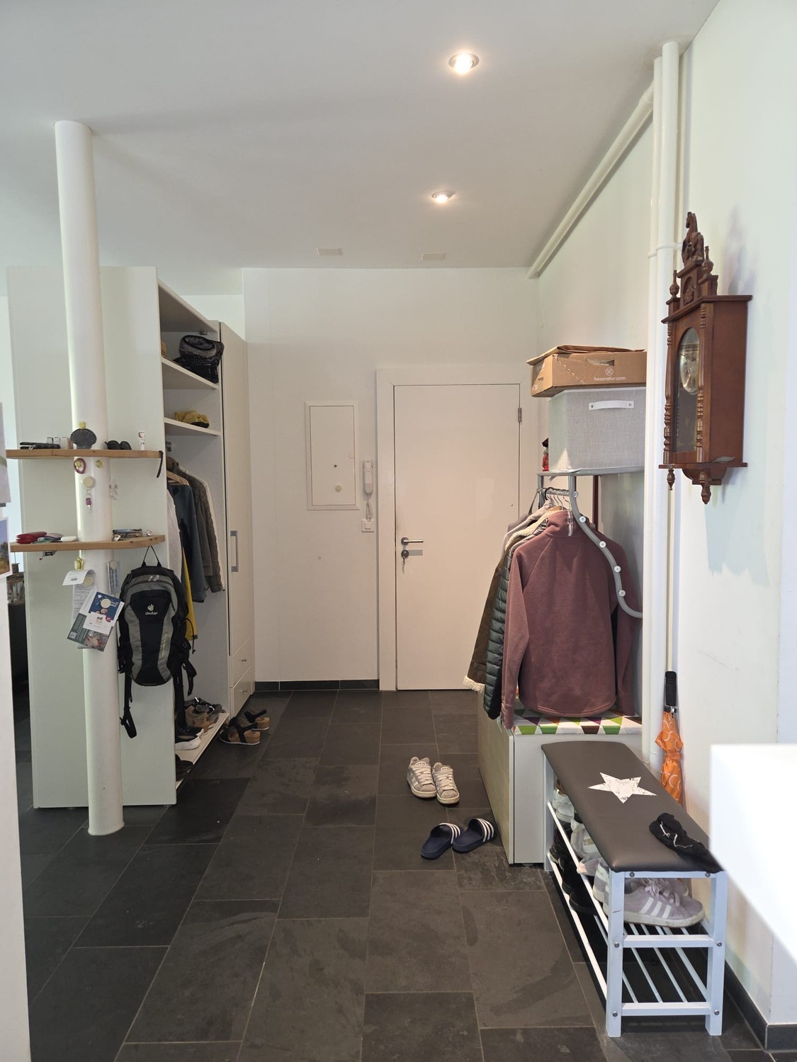 Durée déterminée : Dans un immeuble ancien, nous louons du 01. novembre 2026 au 31. juillet 2024 un appartement non meublé de 4 pièces, idéal comme colocation.

Nous nous réjouissons de prendre contact avec vous., photo 10 sur 10