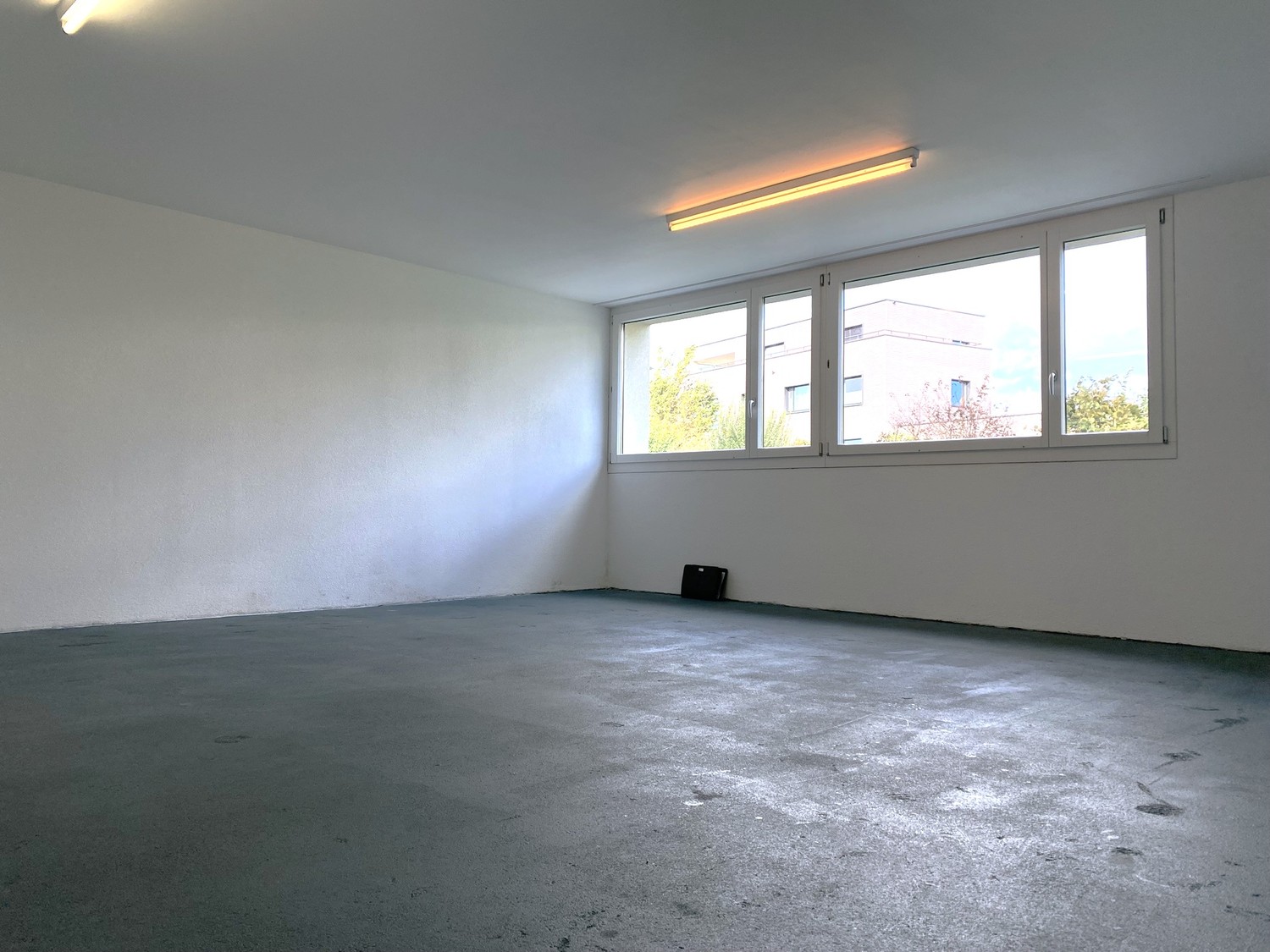 pièce de loisirs de 35m², photo 3 sur 4