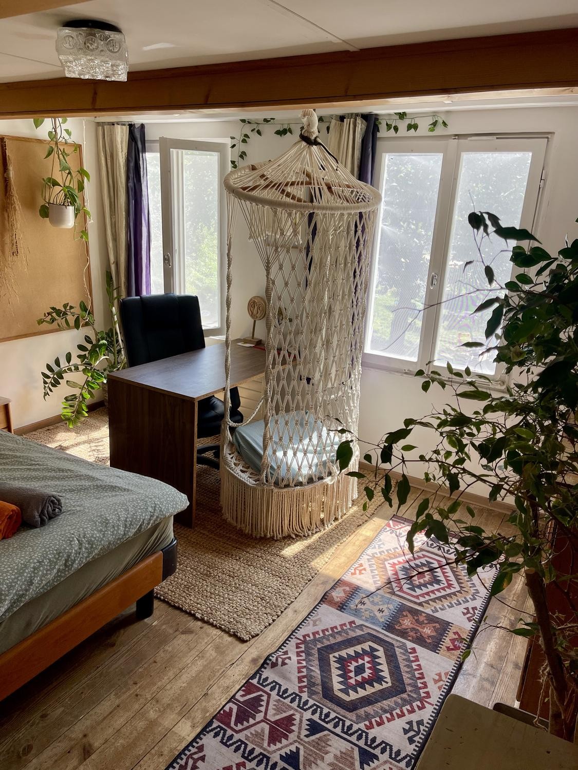 Chambre à louer à la mois ou à plus long terme dans notre maison à Sevelen avec cuisine et salle de bain communes.
Des visites peuvent volontiers être organisées. Pour toute question complémentaire, veuillez nous contacter directement., photo 1 sur 6