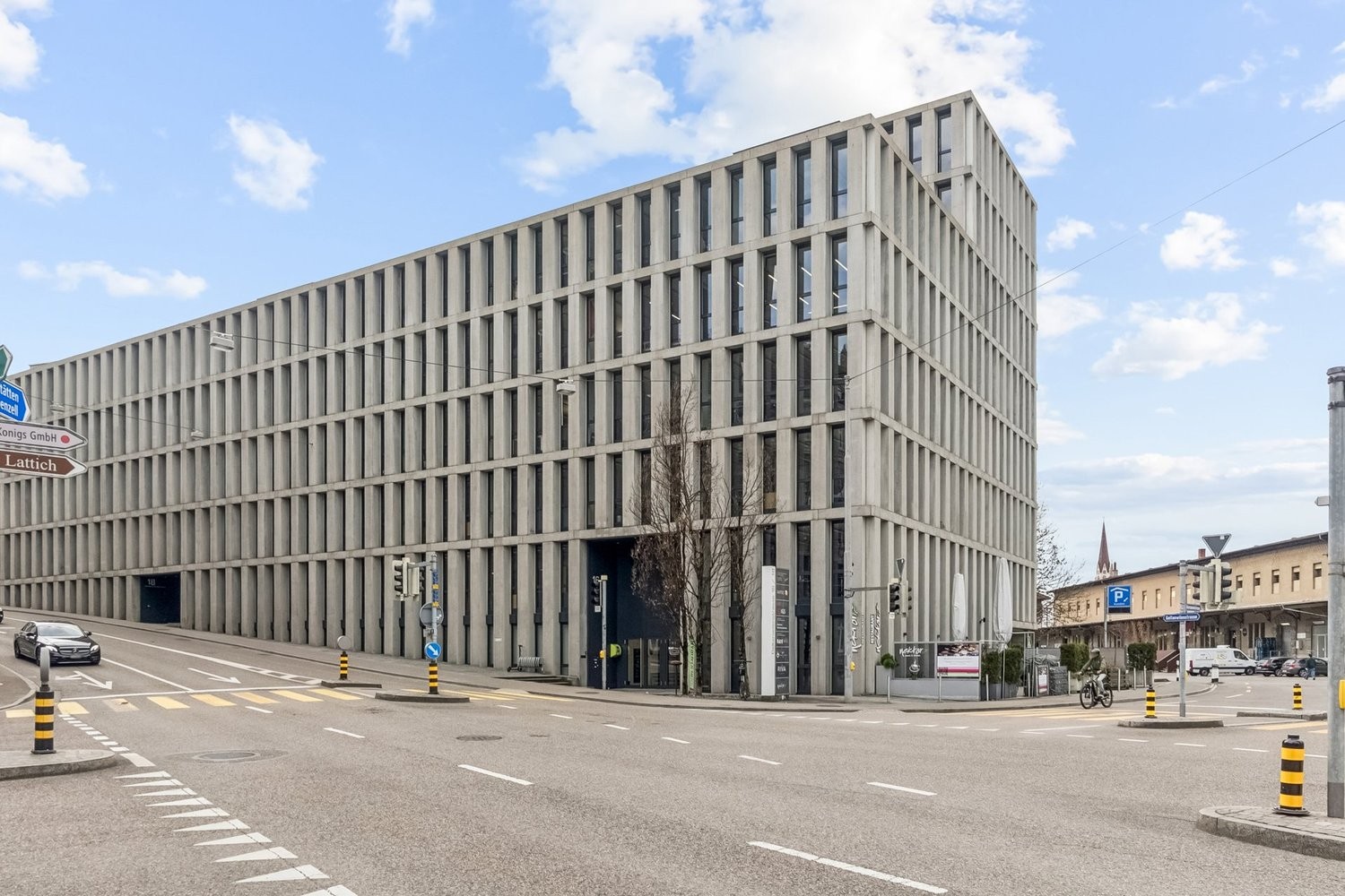 347m² bureau, photo 1 sur 9