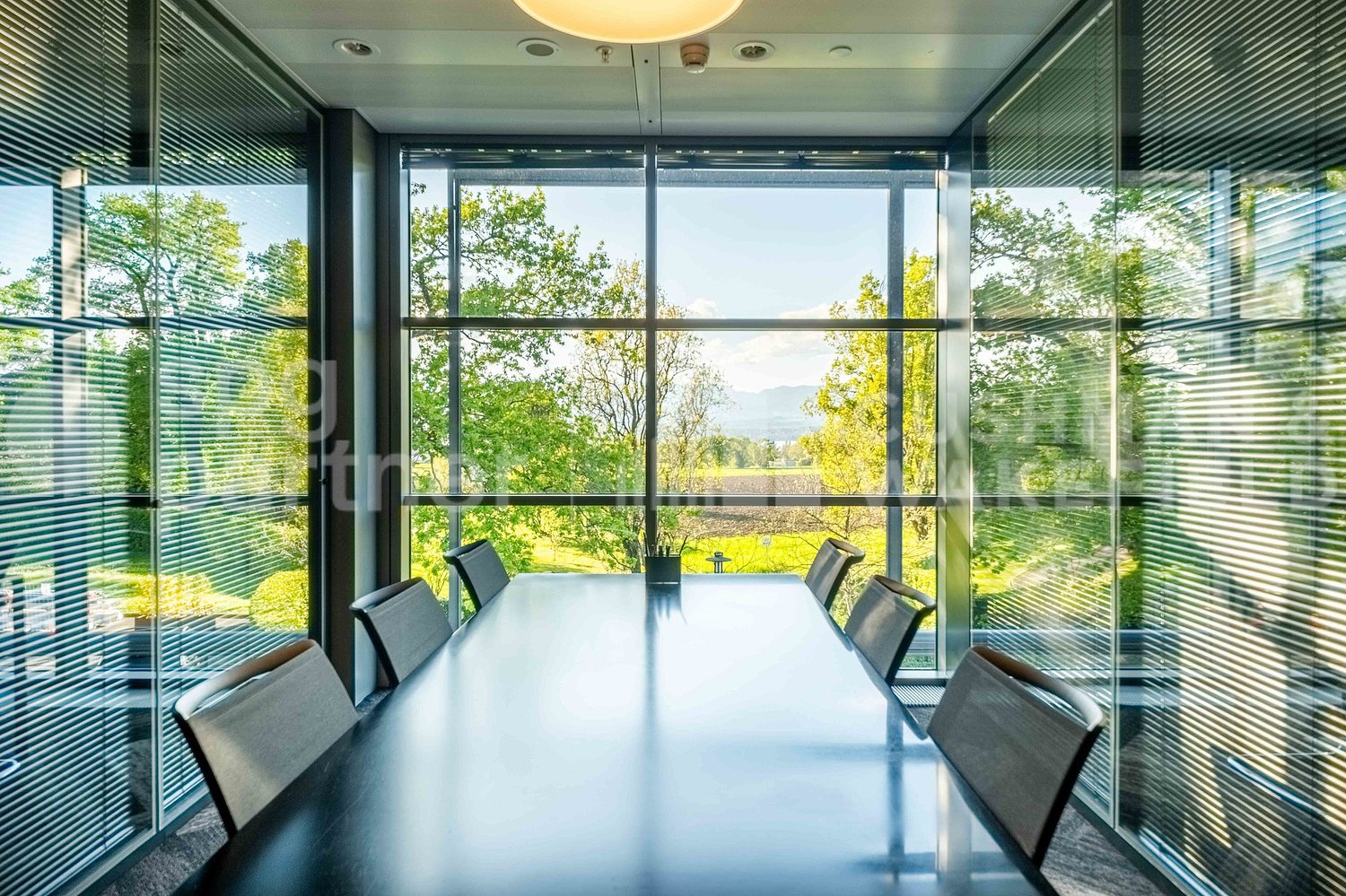1450m² office