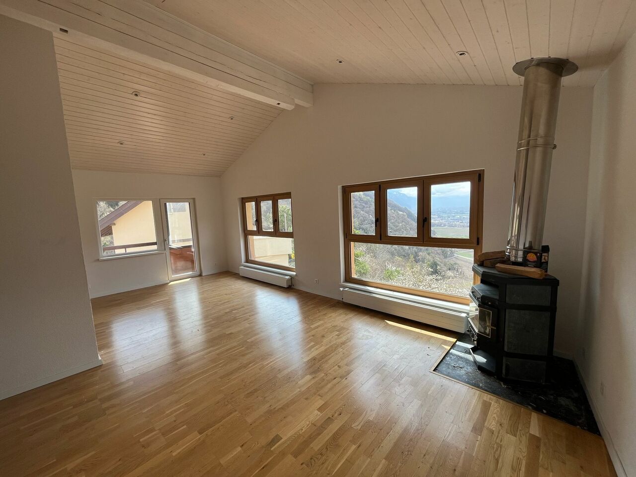 5 rooms apartment