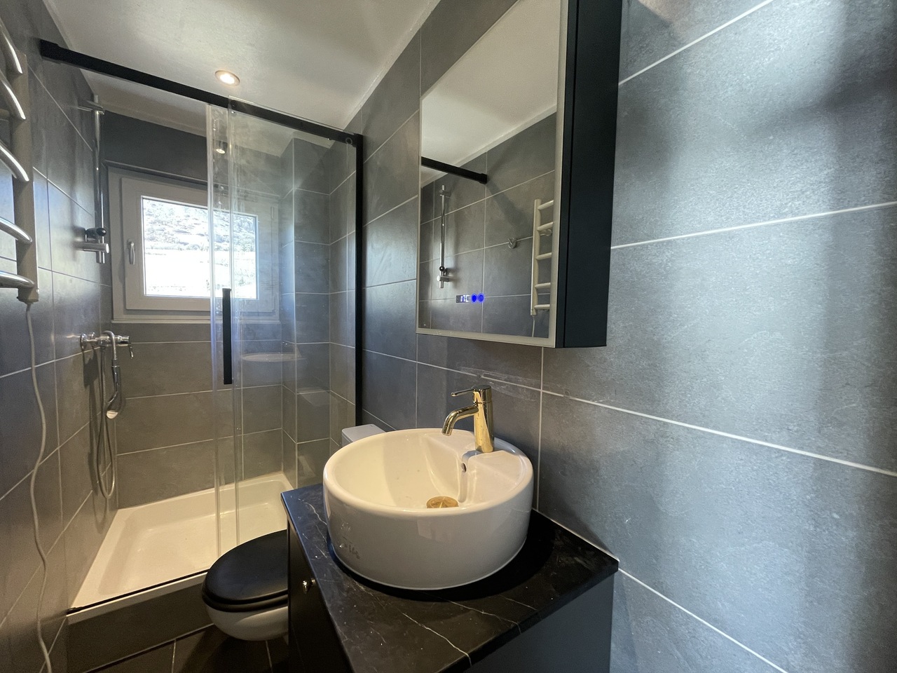 5 rooms apartment