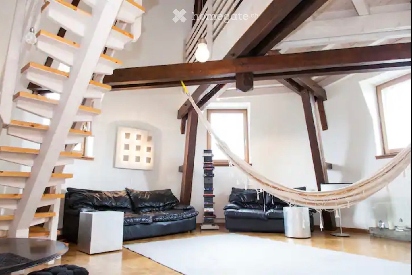 Appartement de 3 pièces

Appartement duplex en rooftop de 3,5 pièces, lumineux et entièrement meublé, au cœur de Genève, aux Eaux-Vives, à seulement 150 mètres du lac.
Situé au 7ème étage, l'appartement bénéficie d'une magnifique vue sur le lac et le Jet dEau.
- Spacieux salon avec un impressionnant, photo 1 sur 5