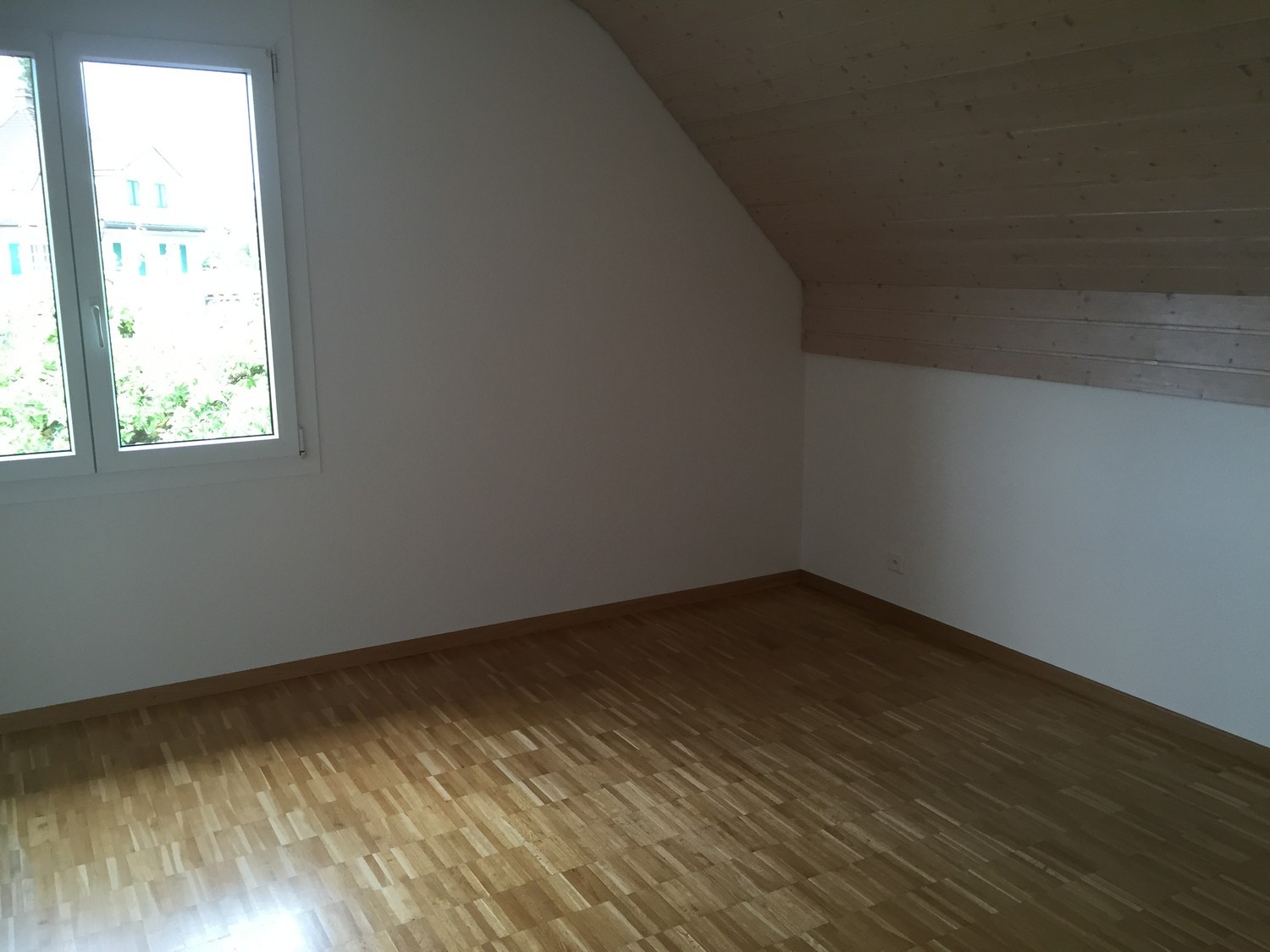 Appartement de 3 ½ pièces

Cet appartement de 3,5 pièces soigné et lumineux situé au 2ème étage se trouve dans un quartier résidentiel calme à la Thörigenstrasse 55 à Herzogenbuchsee. Il convainc par une combinaison réussie de confort d'habitation, de fonctionnalité et d'un emplacement attractif. Le