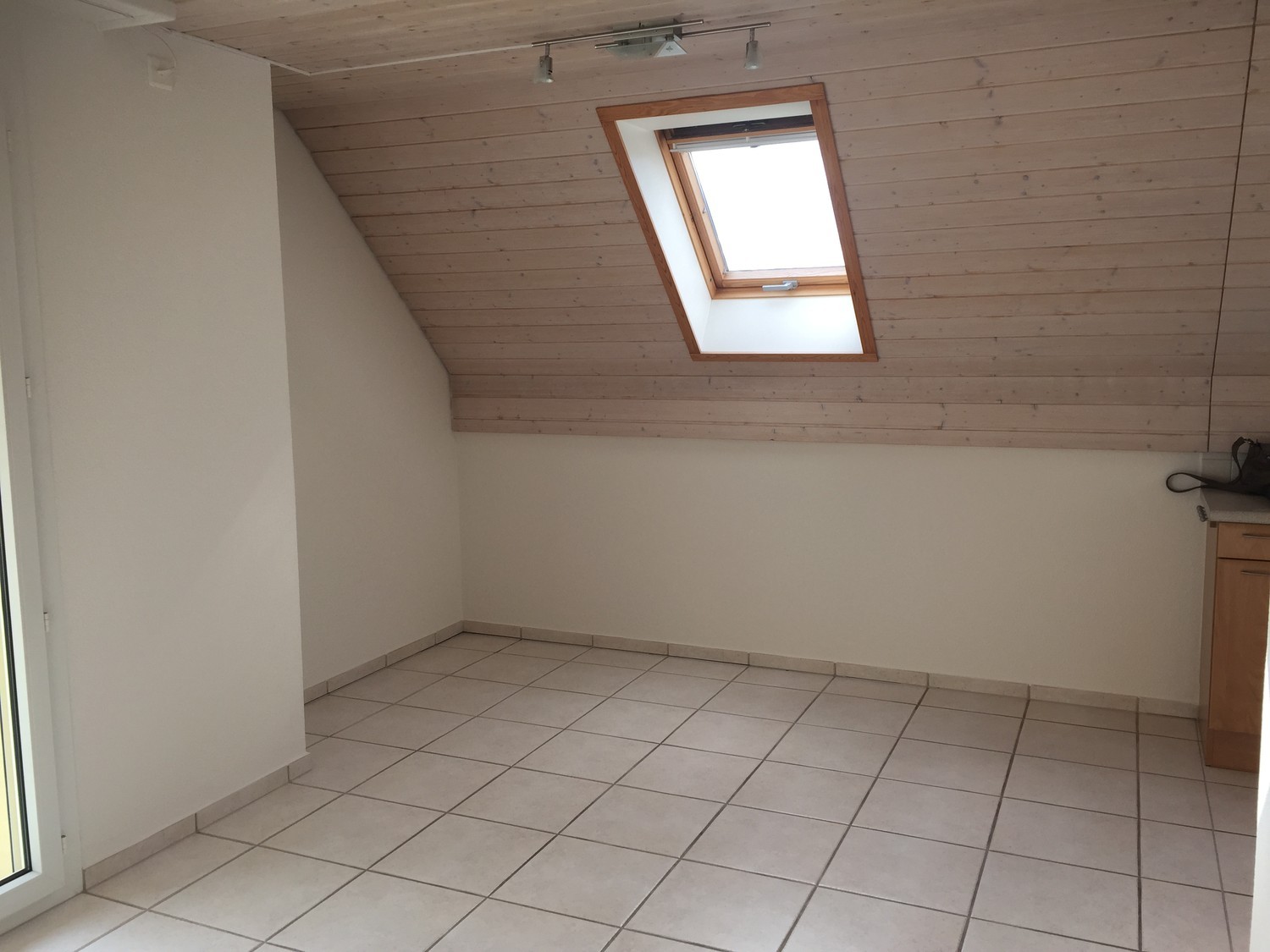 Appartement de 3 ½ pièces

Cet appartement de 3,5 pièces soigné et lumineux situé au 2ème étage se trouve dans un quartier résidentiel calme à la Thörigenstrasse 55 à Herzogenbuchsee. Il convainc par une combinaison réussie de confort d'habitation, de fonctionnalité et d'un emplacement attractif. Le
