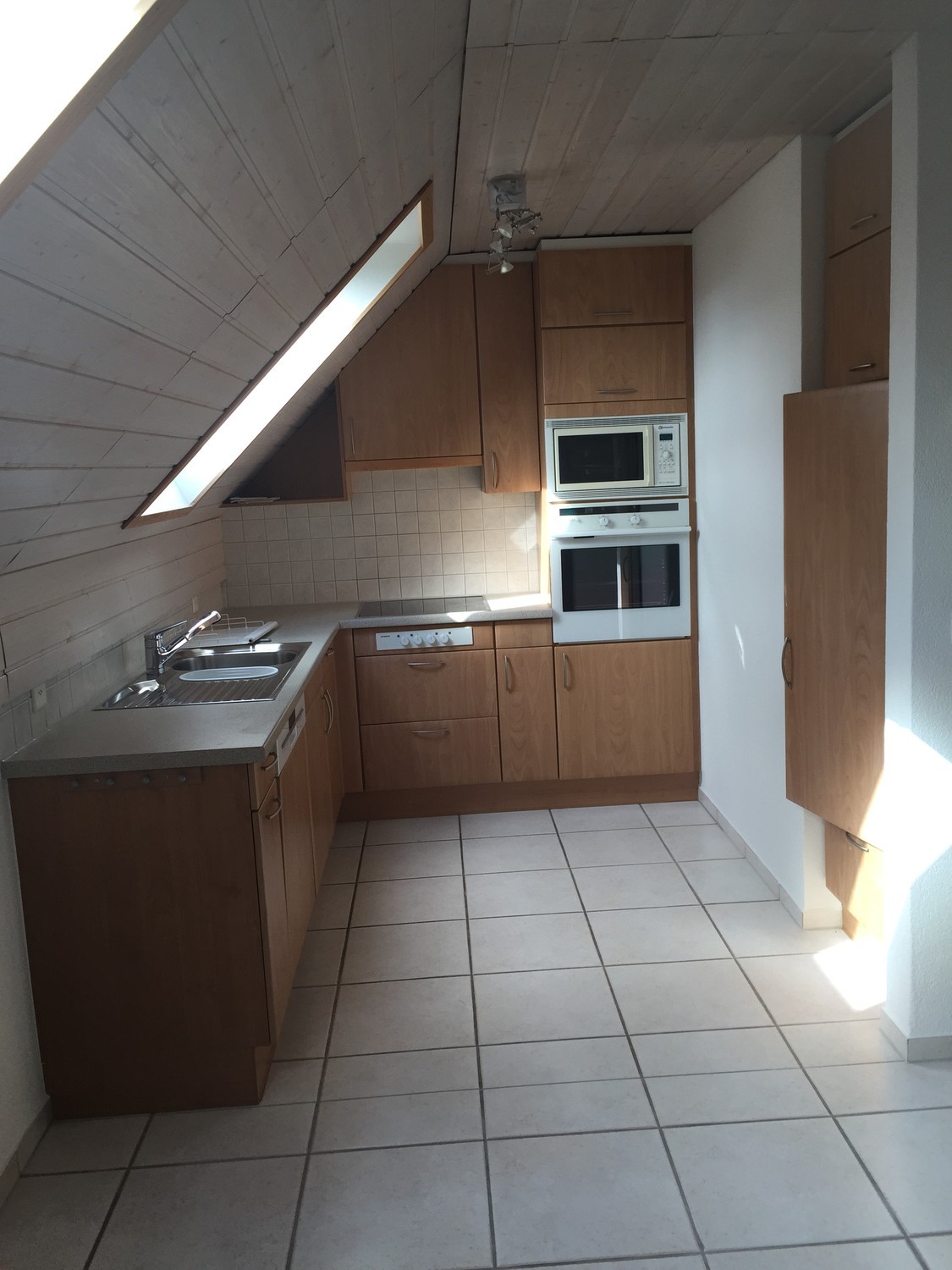 Appartement de 3 ½ pièces

Cet appartement de 3,5 pièces soigné et lumineux situé au 2ème étage se trouve dans un quartier résidentiel calme à la Thörigenstrasse 55 à Herzogenbuchsee. Il convainc par une combinaison réussie de confort d'habitation, de fonctionnalité et d'un emplacement attractif. Le