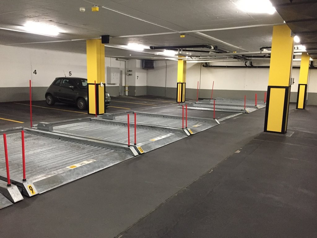Place de parc souterrain en plein cœur de Zurich et à proximité immédiate de la zone commerçante de Zurich ainsi que de la gare centrale de Zurich :

- Place de parc individuelle sur plateforme mobile - ainsi, votre voiture ne sera jamais rayée, c'est garanti !
- CHF 500.00 / mois (locataires extern