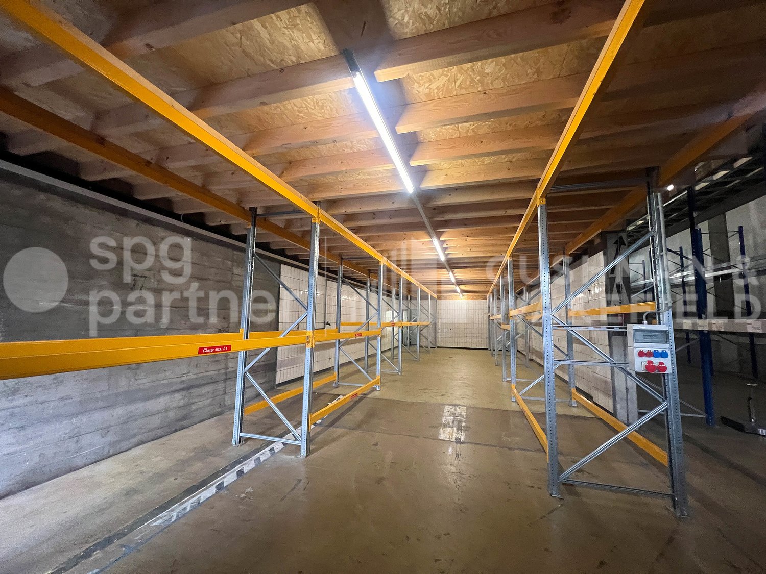 2500m² storage room