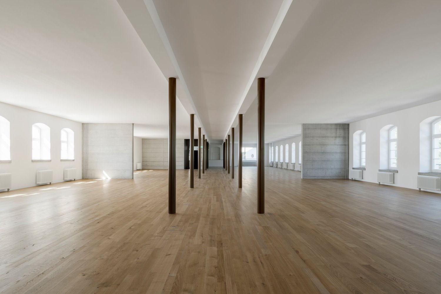 355m² bureau, photo 1 sur 7
