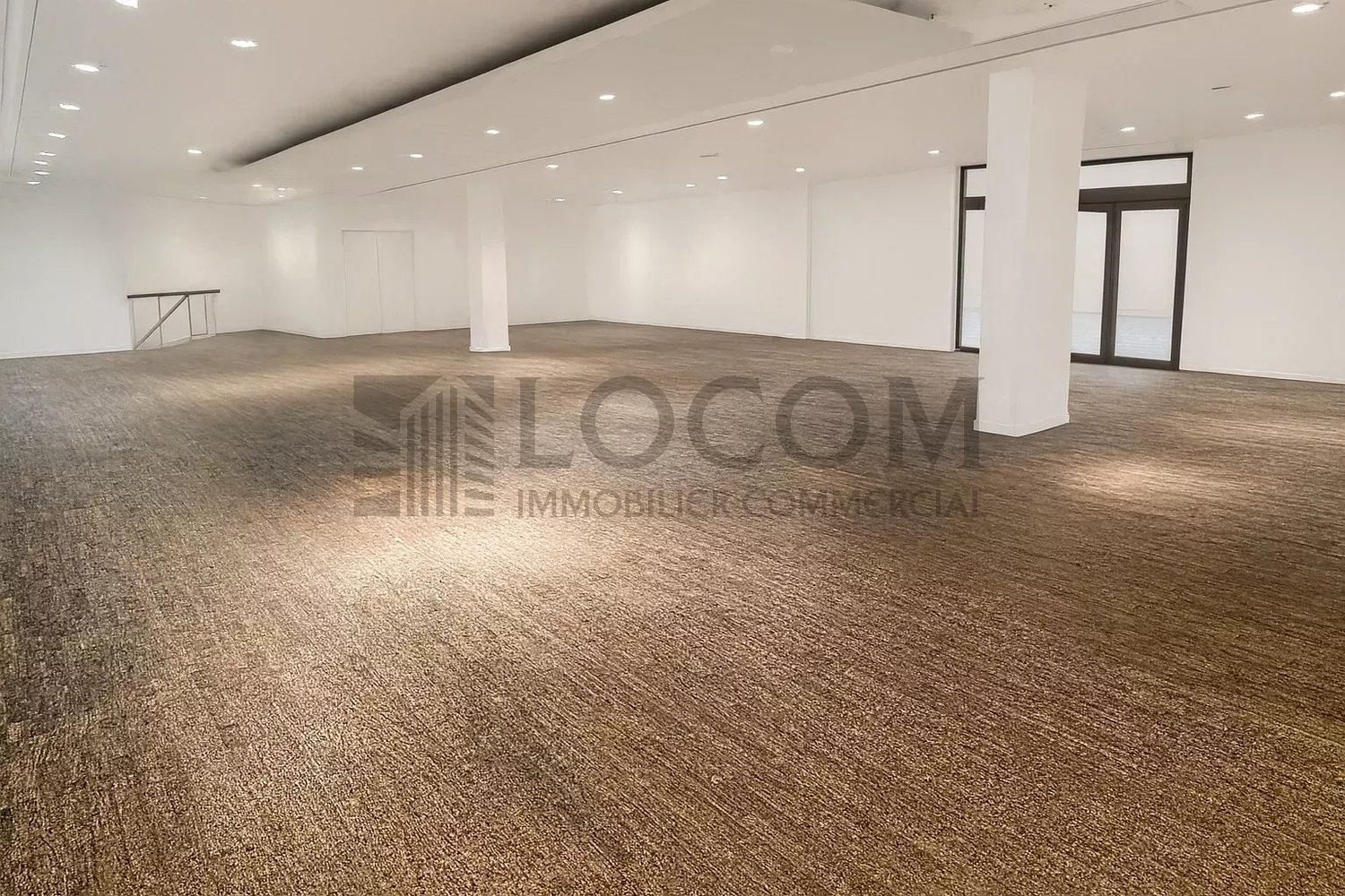 564m² shop