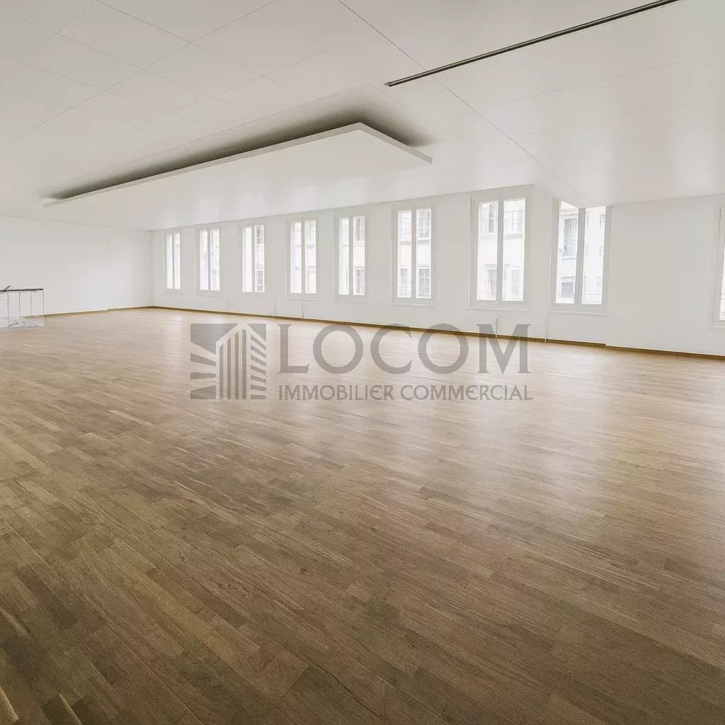 564m² shop