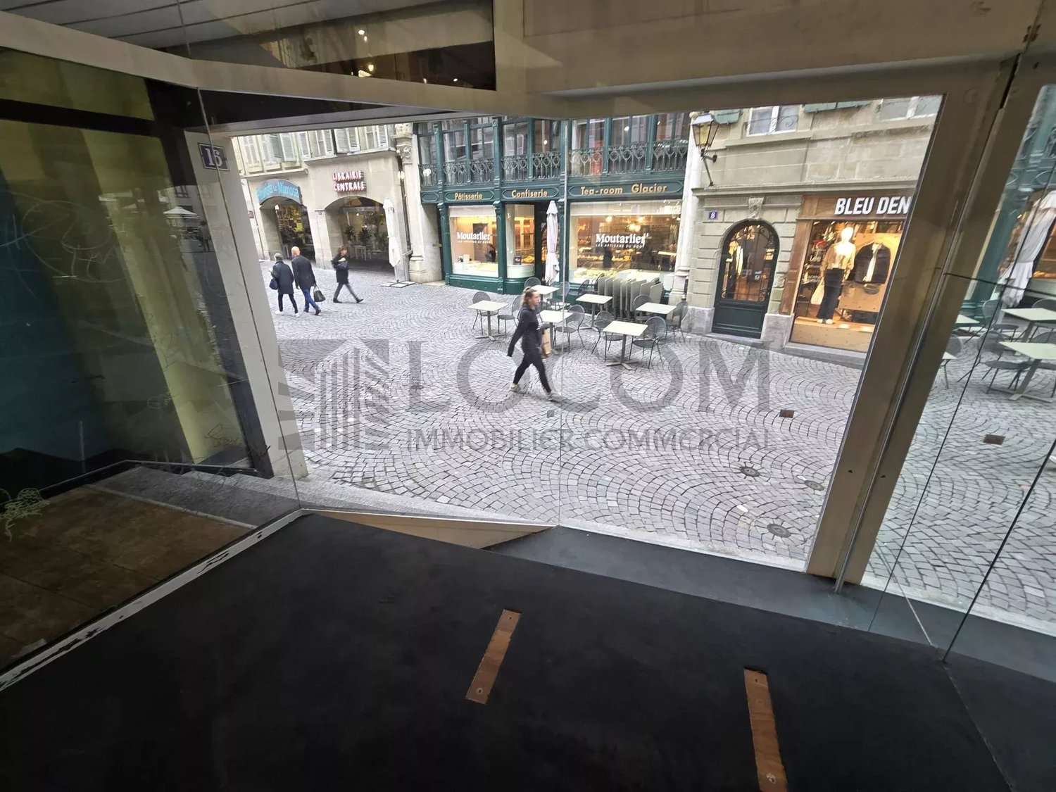 564m² shop