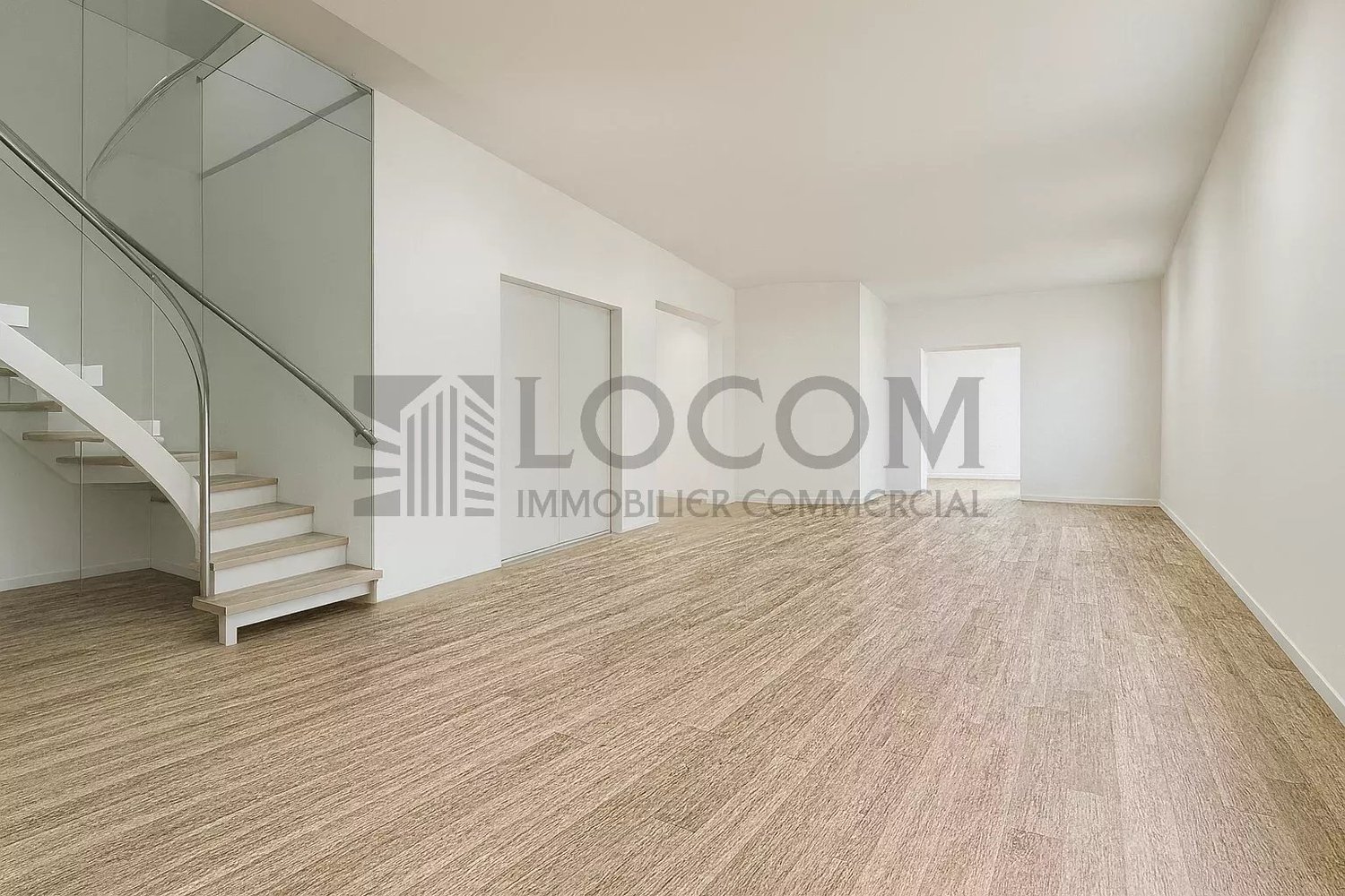 564m² shop