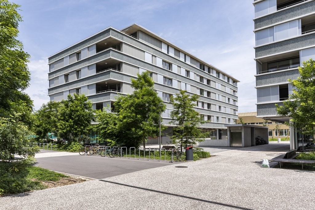 63m² shop