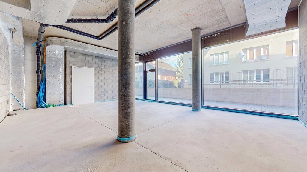 63m² shop
