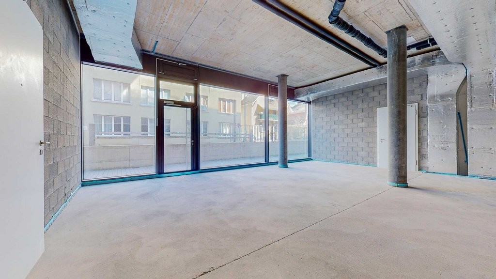 63m² shop
