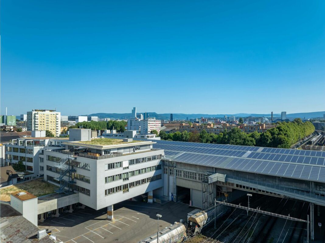 832m² commercial, photo 1 sur 10