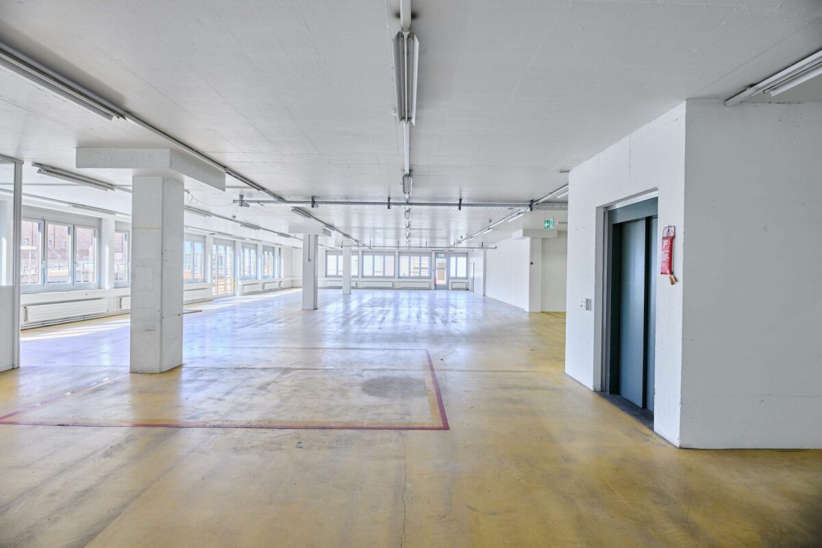 832m² commercial, photo 3 sur 10