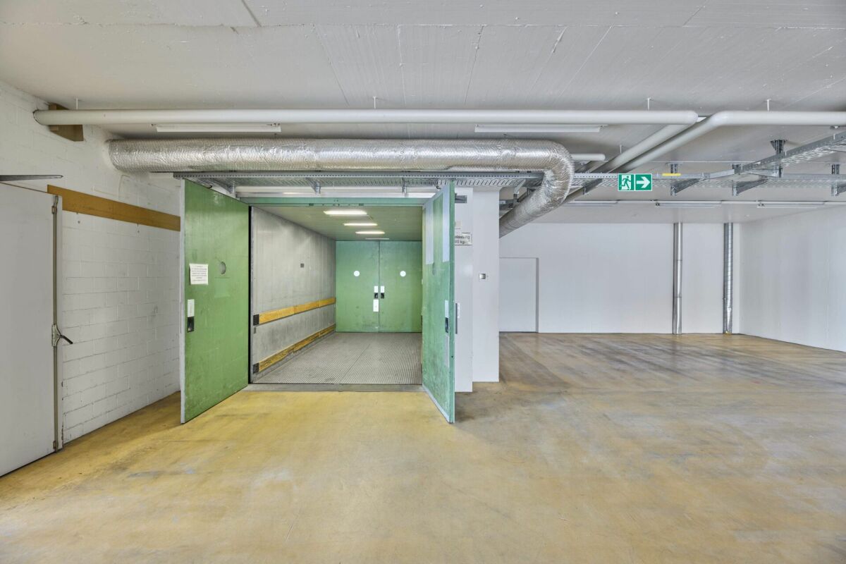 832m² commercial, photo 5 sur 10