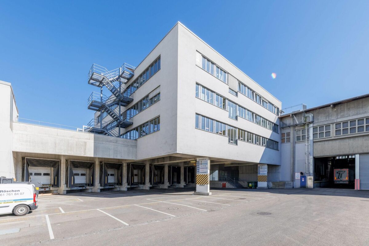 832m² commercial, photo 2 sur 10