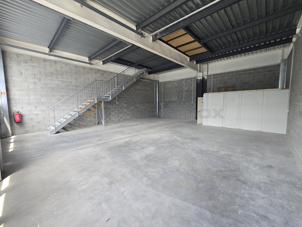 230m² commercial