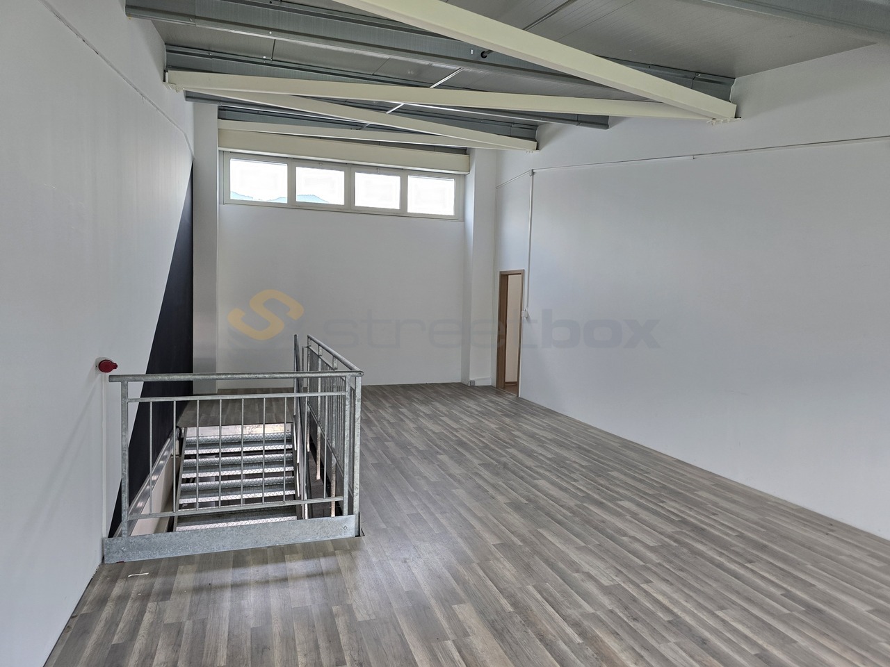 230m² commercial