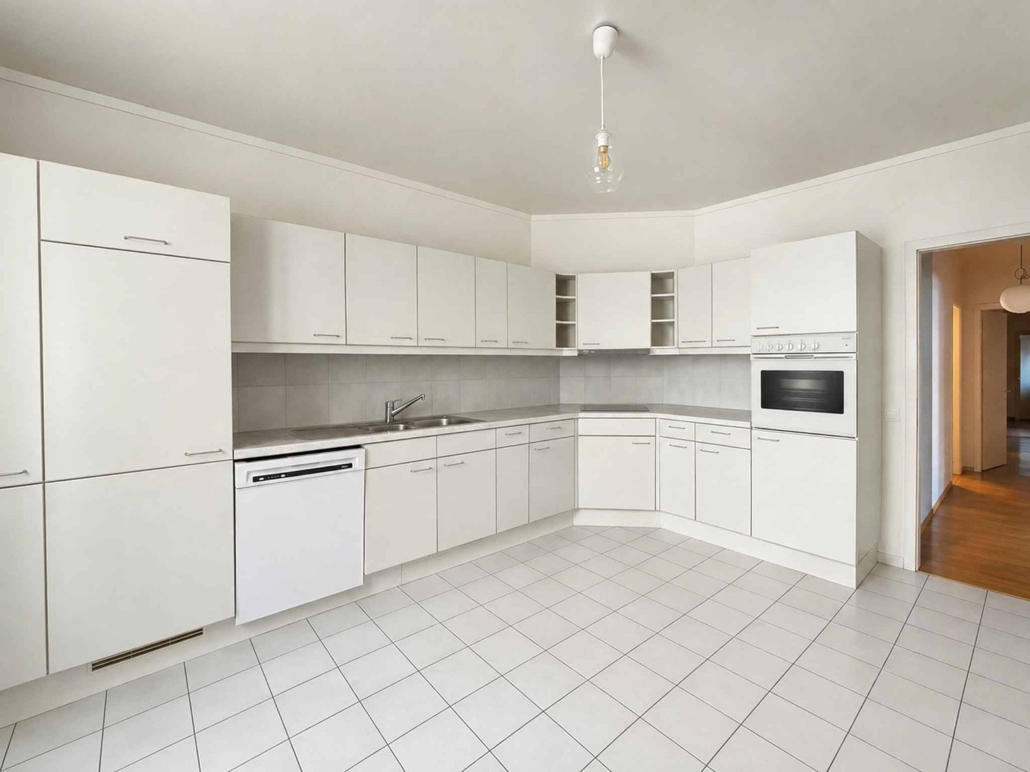 5 rooms apartment