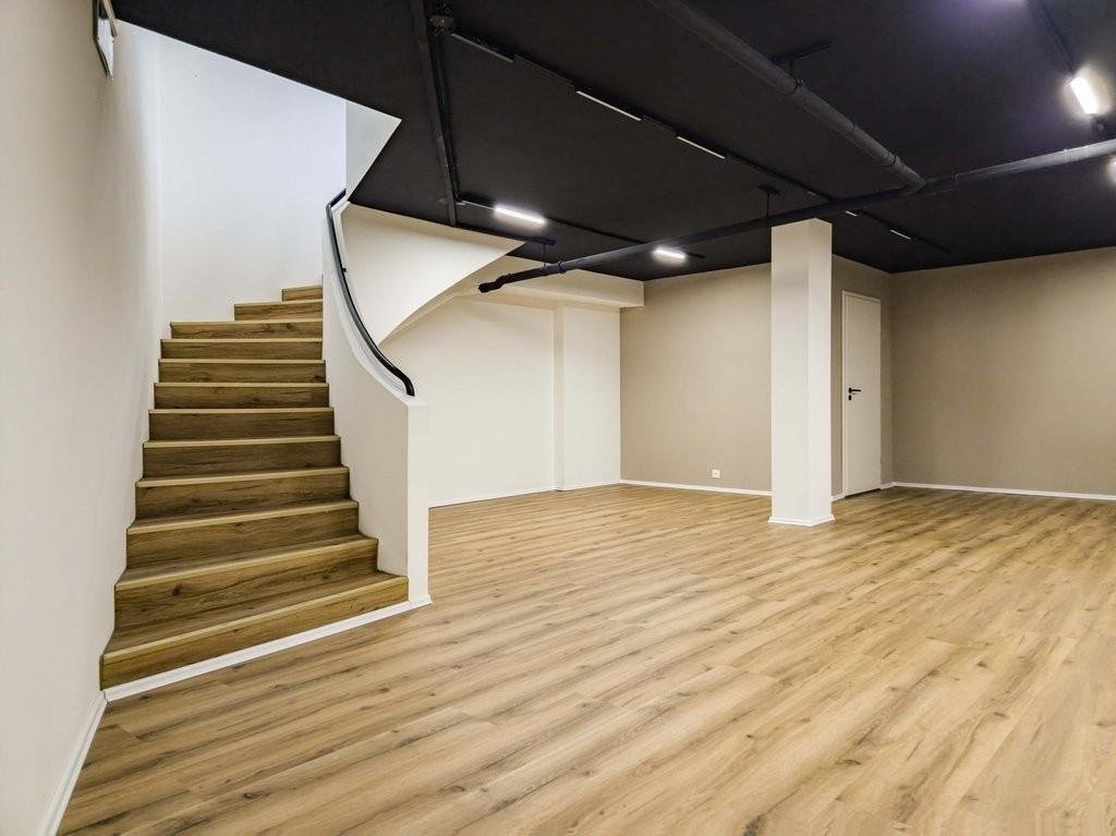 198m² shop, photo 8 sur 9
