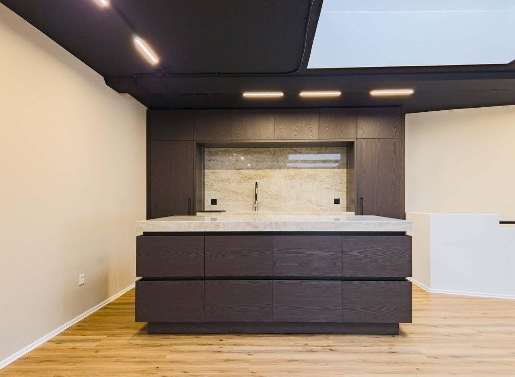 198m² shop, photo 6 sur 9