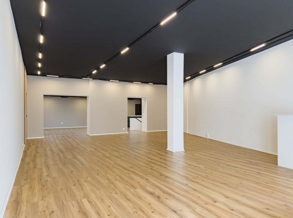 198m² shop, photo 2 sur 9