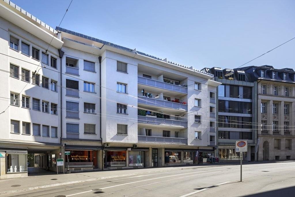 198m² shop, photo 1 sur 9