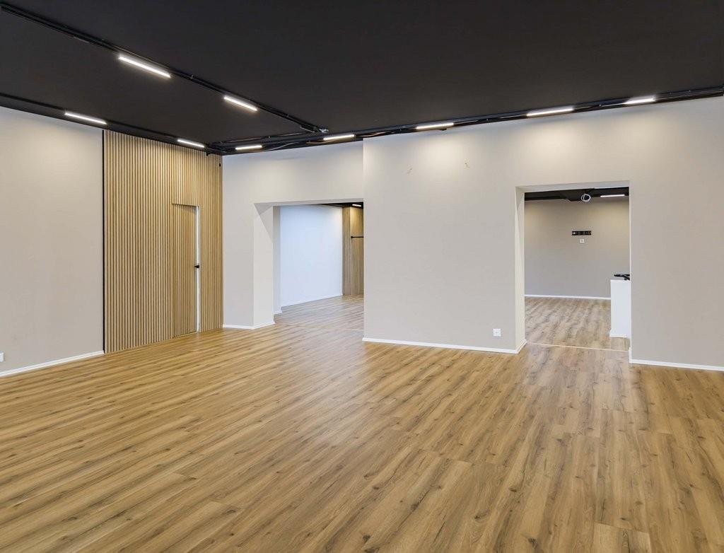 198m² shop, photo 3 sur 9