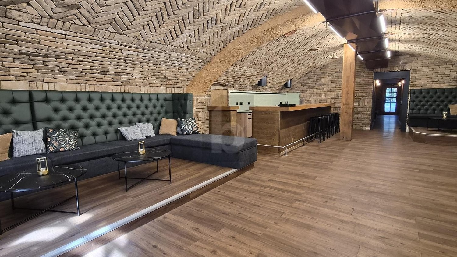 Magasin de 160m²