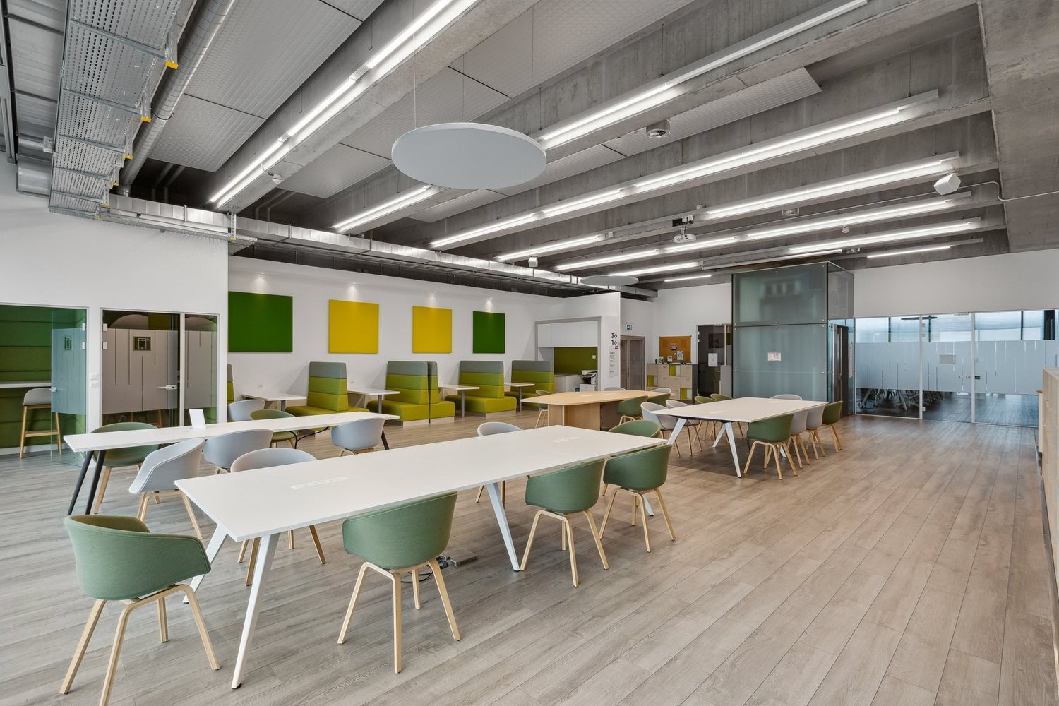 726m² living / commercial building, photo 3 sur 6