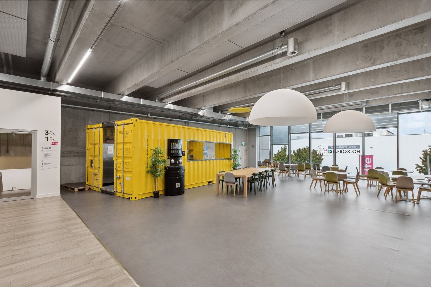726m² living / commercial building, photo 5 sur 6