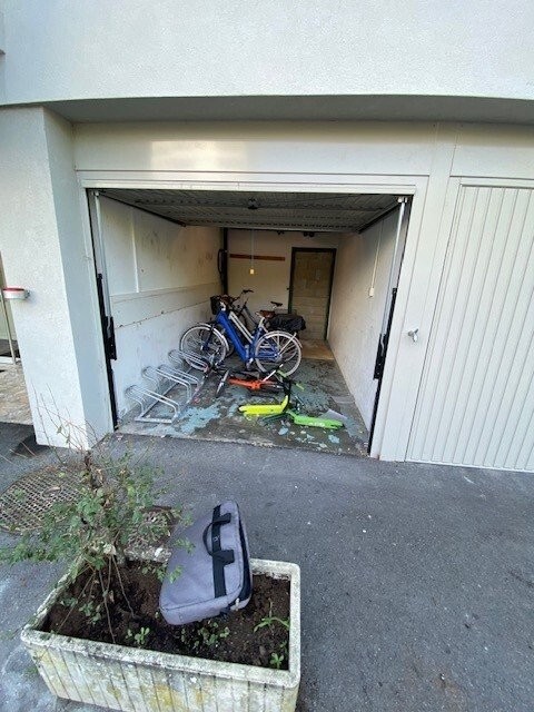 Single garage, photo 1 sur 2