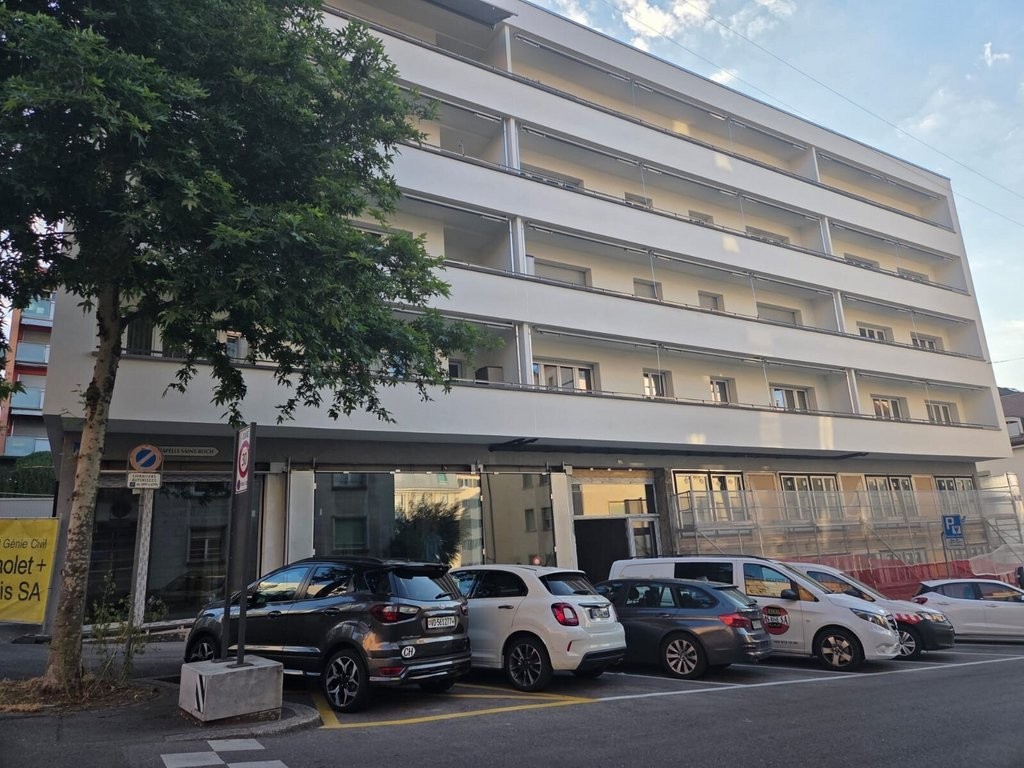 128m² shop, photo 1 sur 3