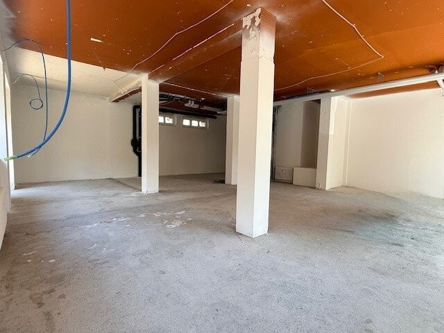 128m² shop, photo 2 sur 3