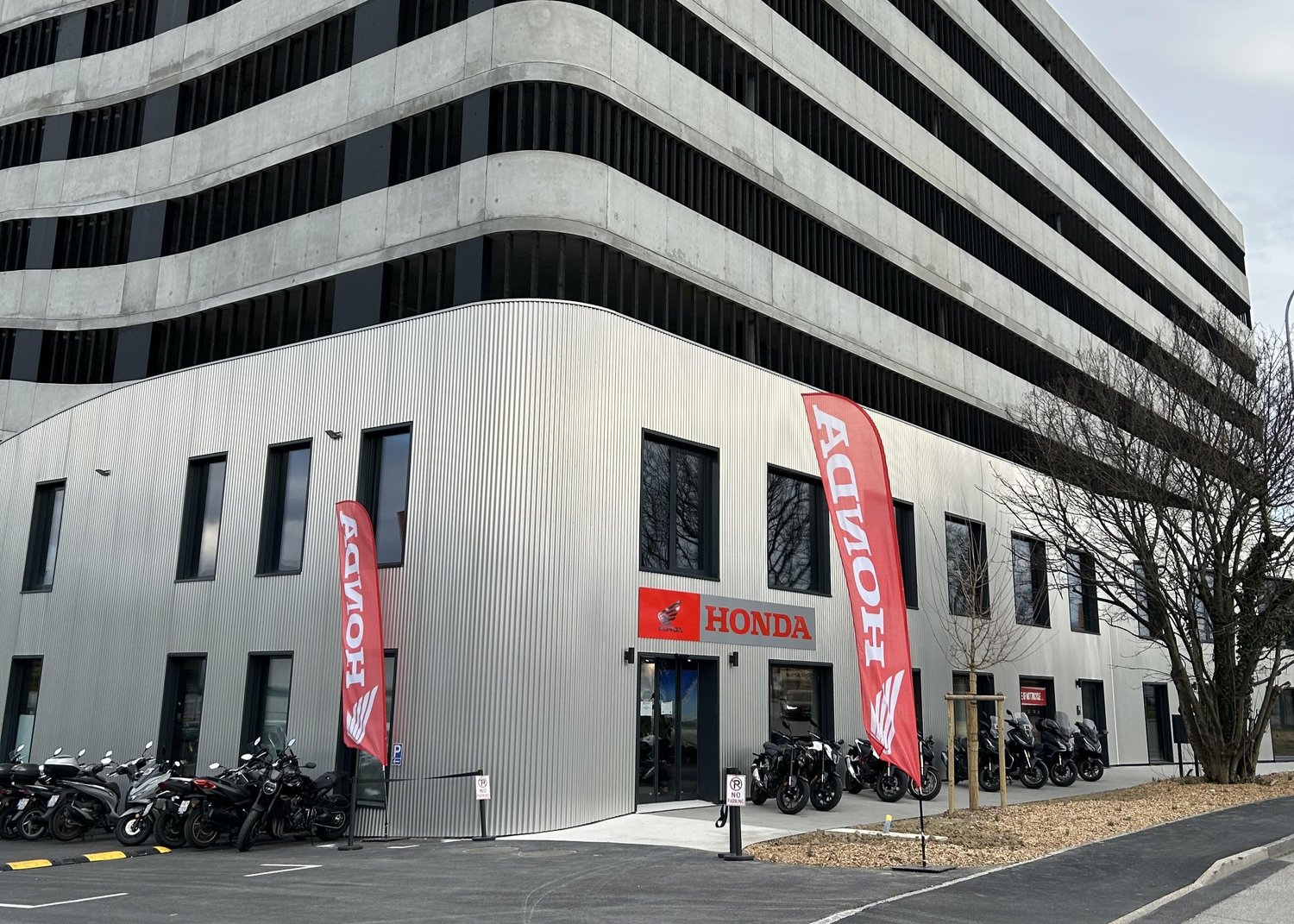 300m² office