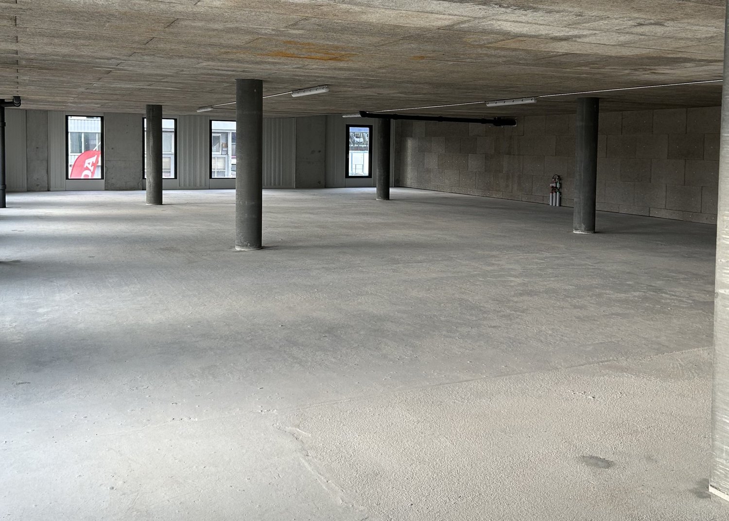 300m² office