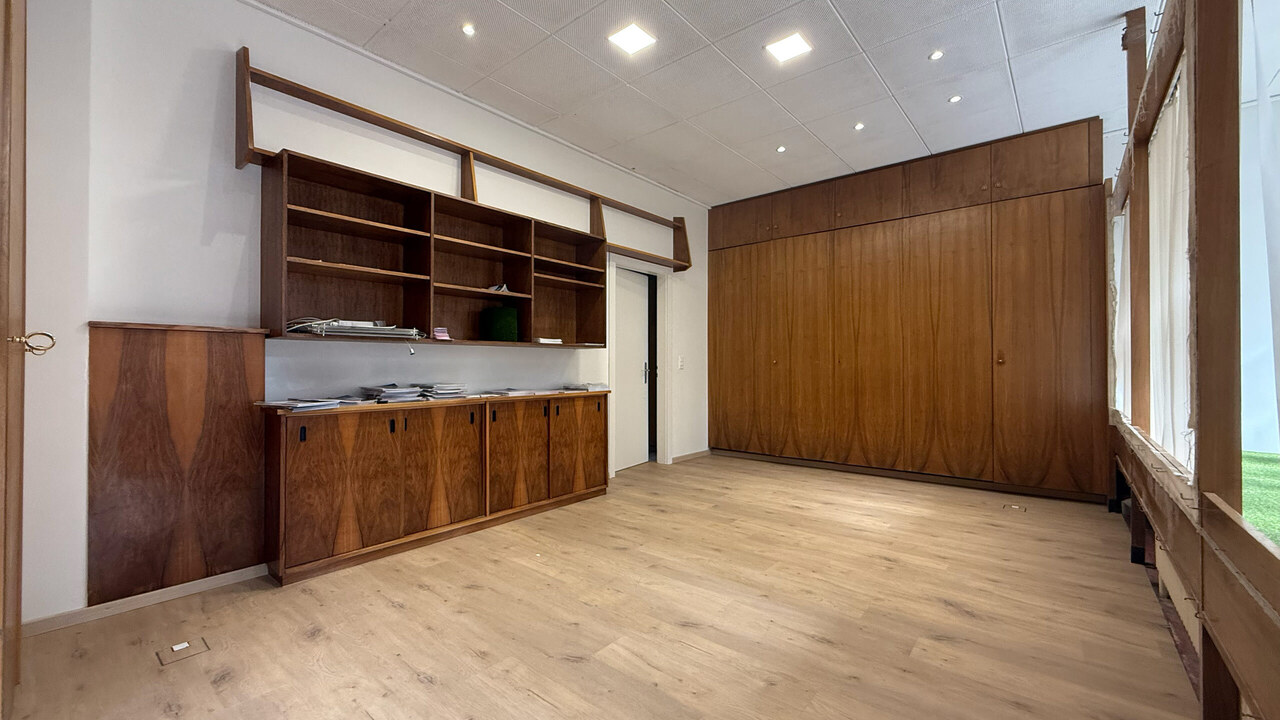 65m² commercial