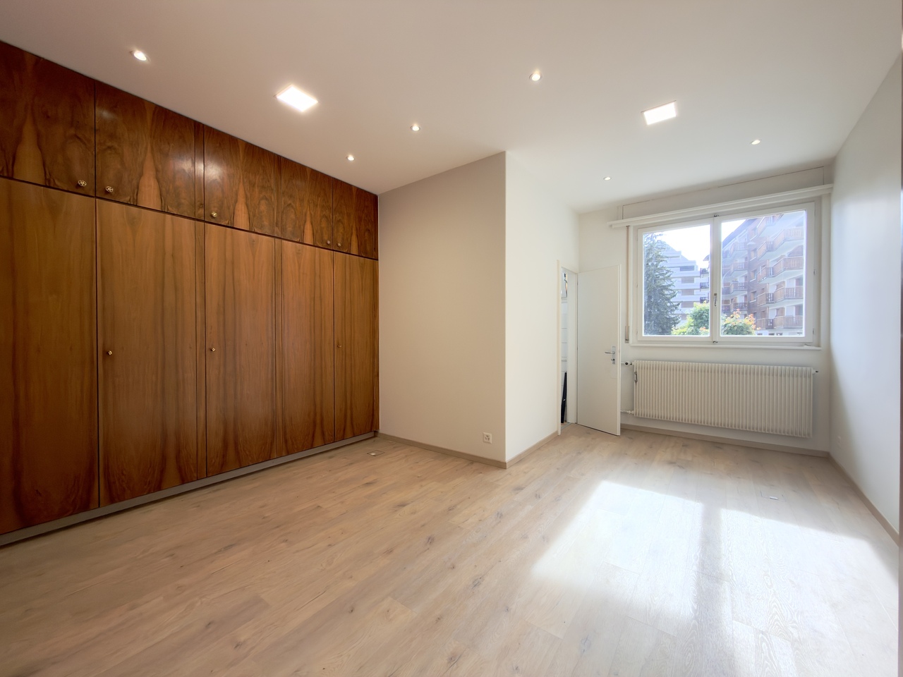 65m² commercial