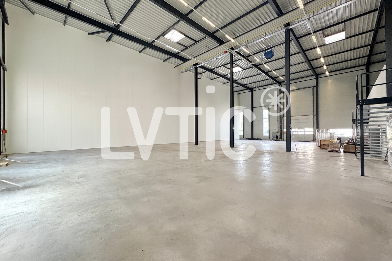950m² industrial object, photo 2 sur 9