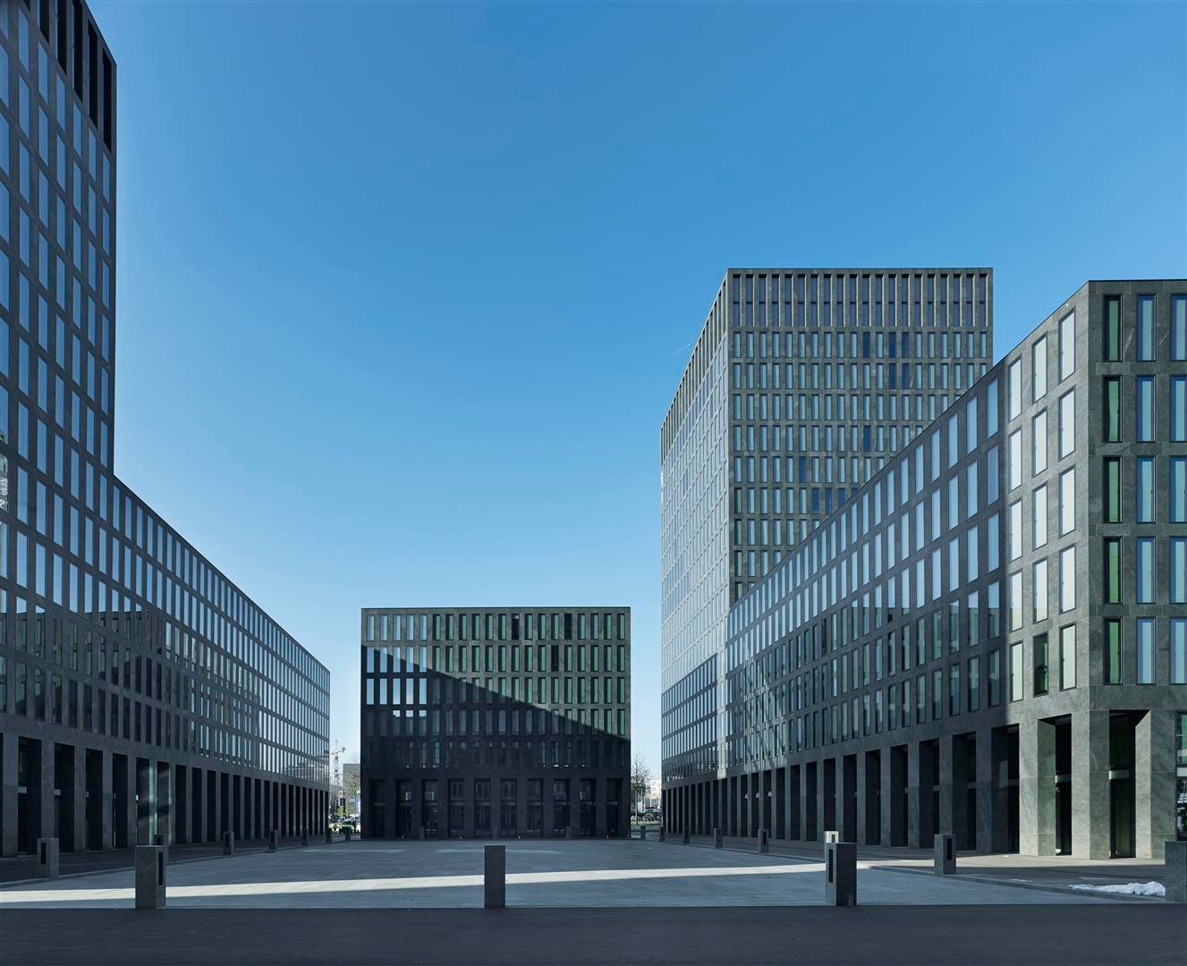 1298m² bureau, photo 2 sur 3
