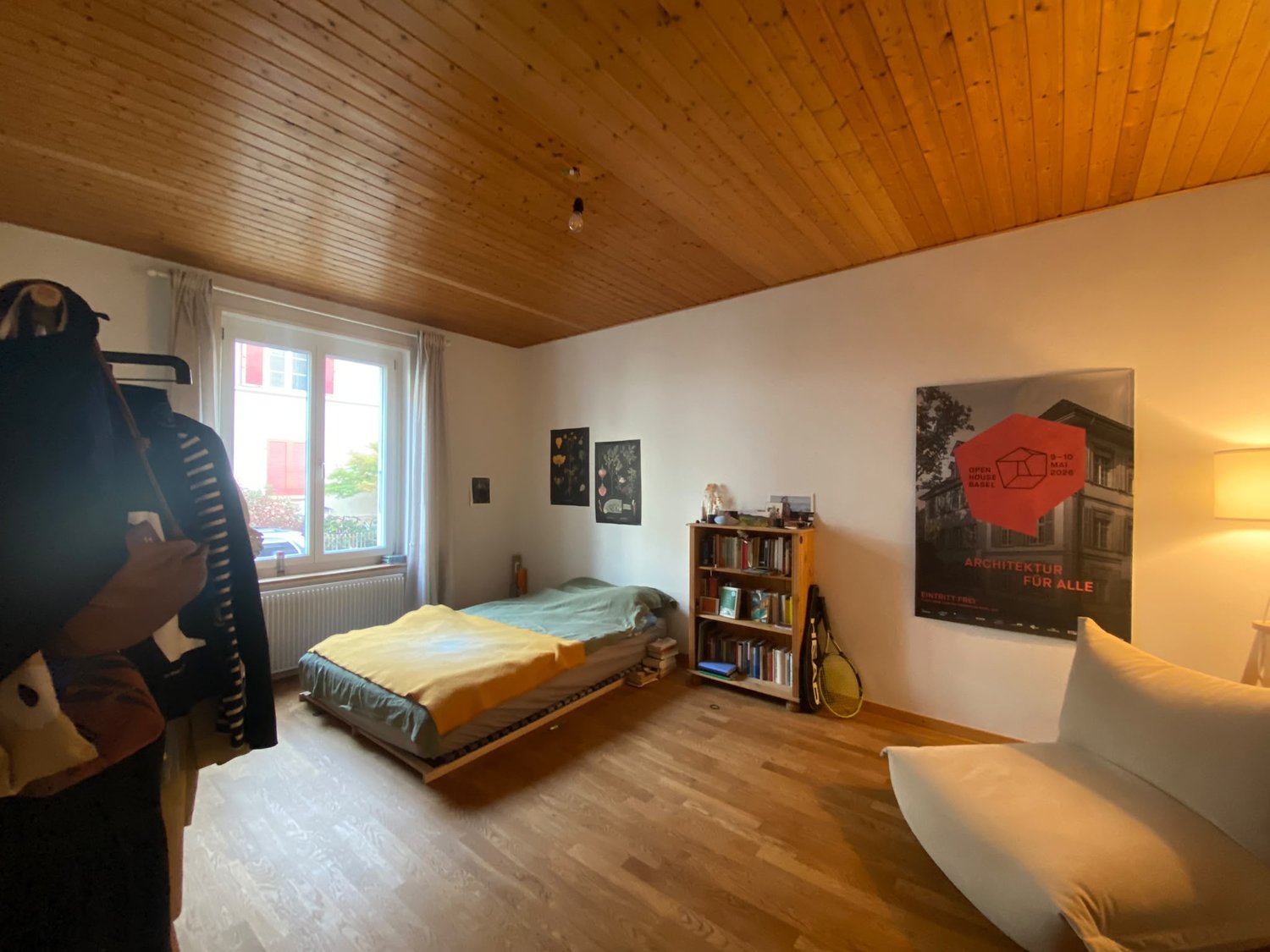 Chambre en colocation

Tu es à la recherche d'une colocation qui t'offre à la fois la proximité de la ville, ainsi que le calme et la nature ? Tu souhaites un foyer qui se passe de toute souffrance animale ? Tu es intéressé(e) par des discussions profondes sur la vie et au-delà, par des soirées jeux
