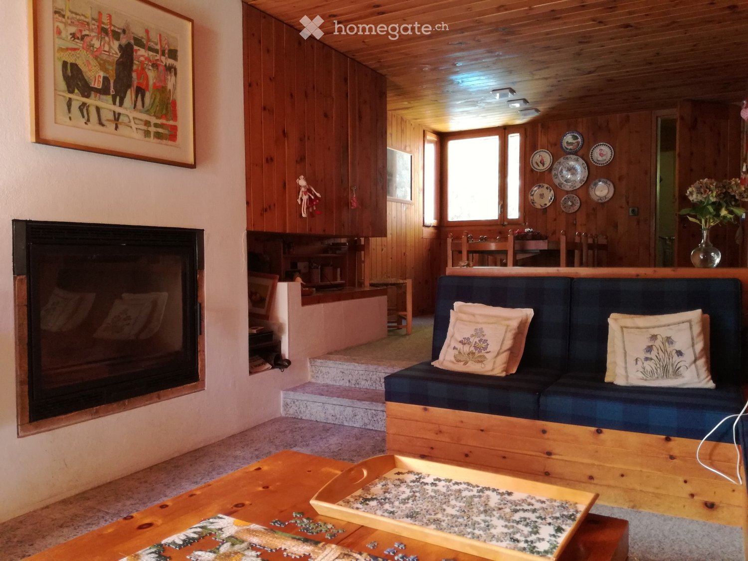 Splendide chalet à louer pour la saison hivernale (à 3500.- par mois) niché dans la nature à proximité du Lago Doss à S. Bernardino.
Sous-sol, rez-de-chaussée (entrée, sanitaire, séjour avec cheminée, salle à manger et cuisine), premier étage (4 chambres dont 2 doubles, 1 lit superposé et 1 simple, , photo 4 sur 4