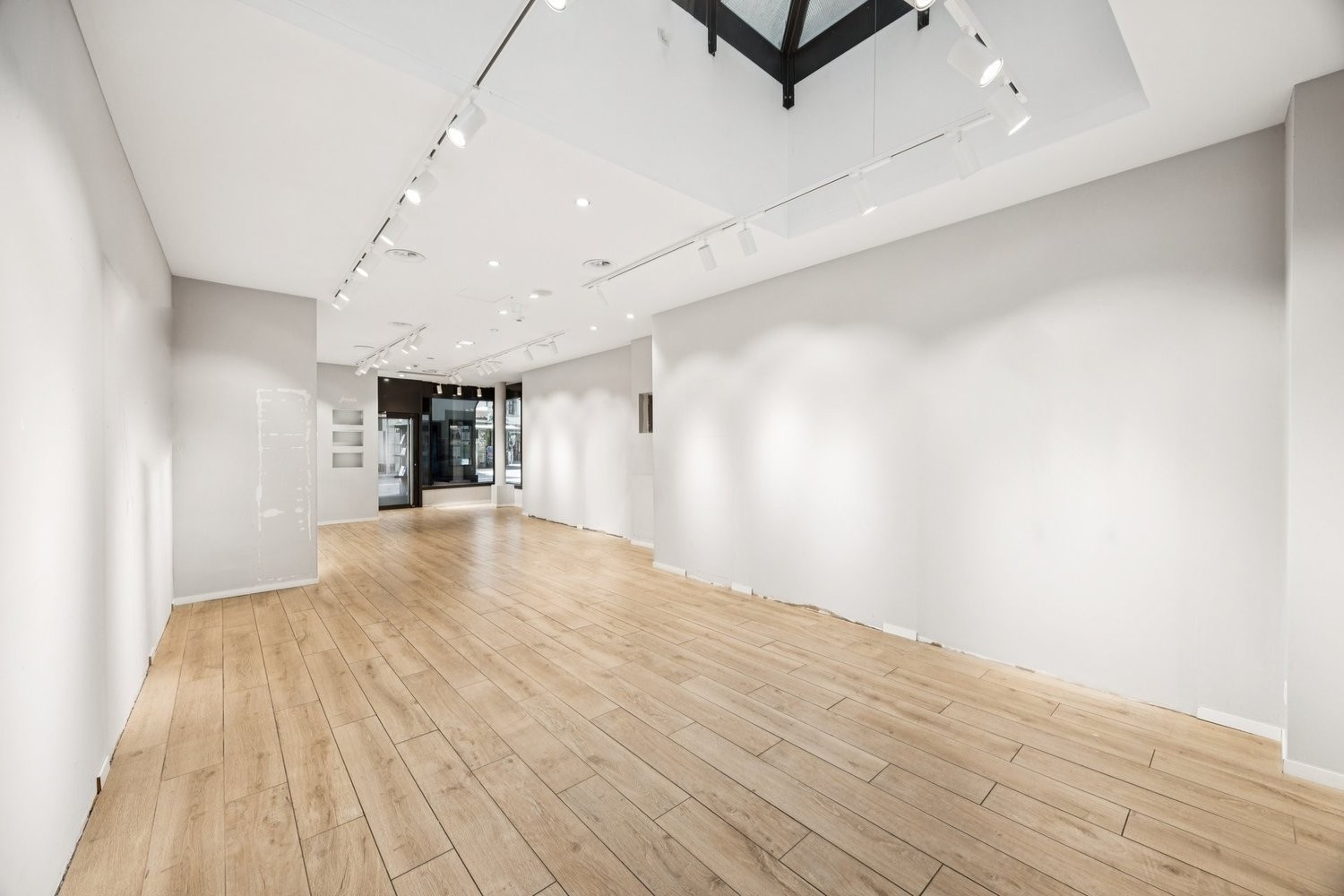 71m² shop