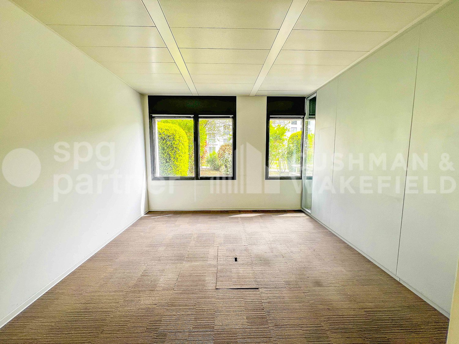 259m² office