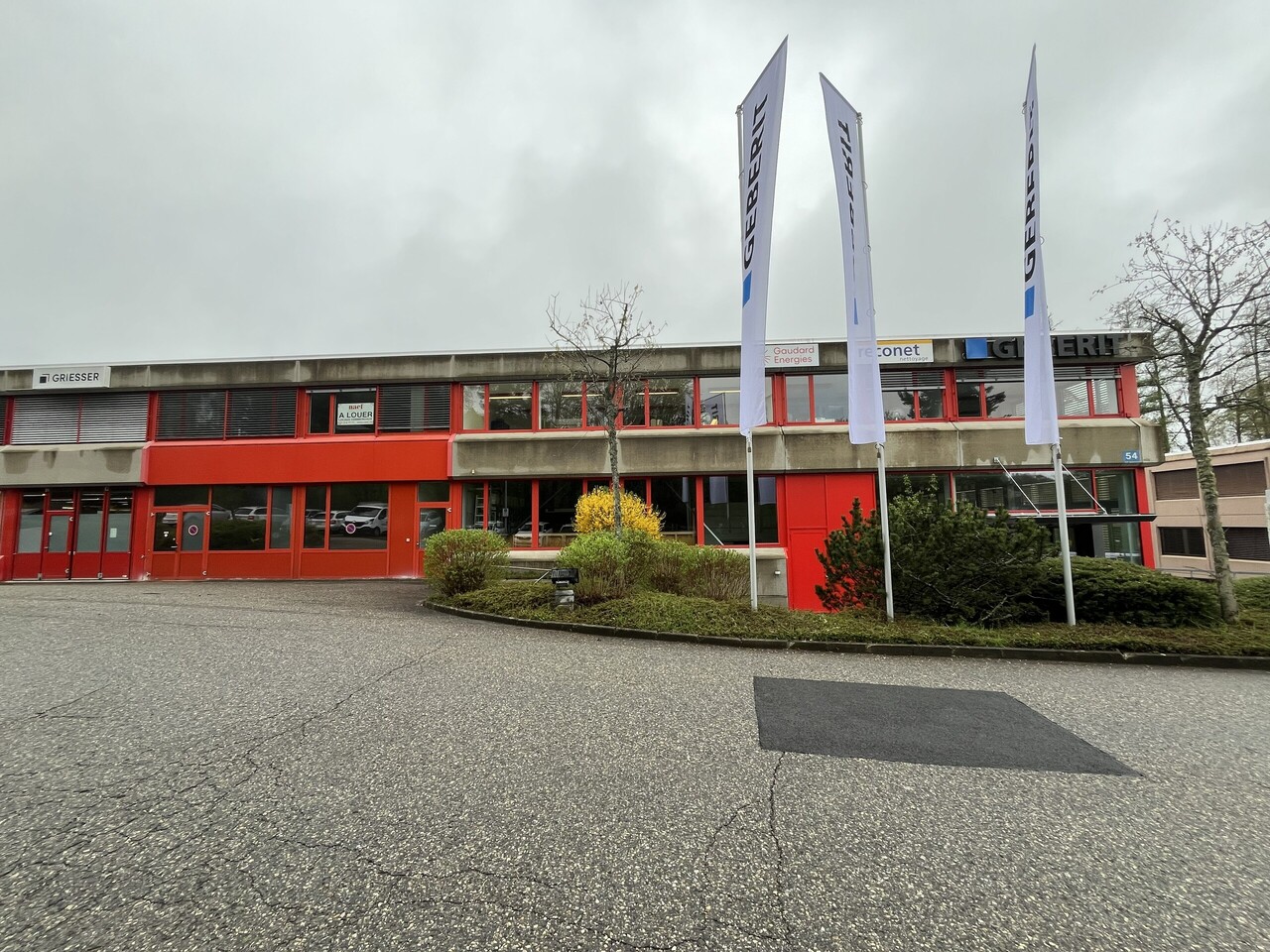 160m² commercial, photo 2 sur 2